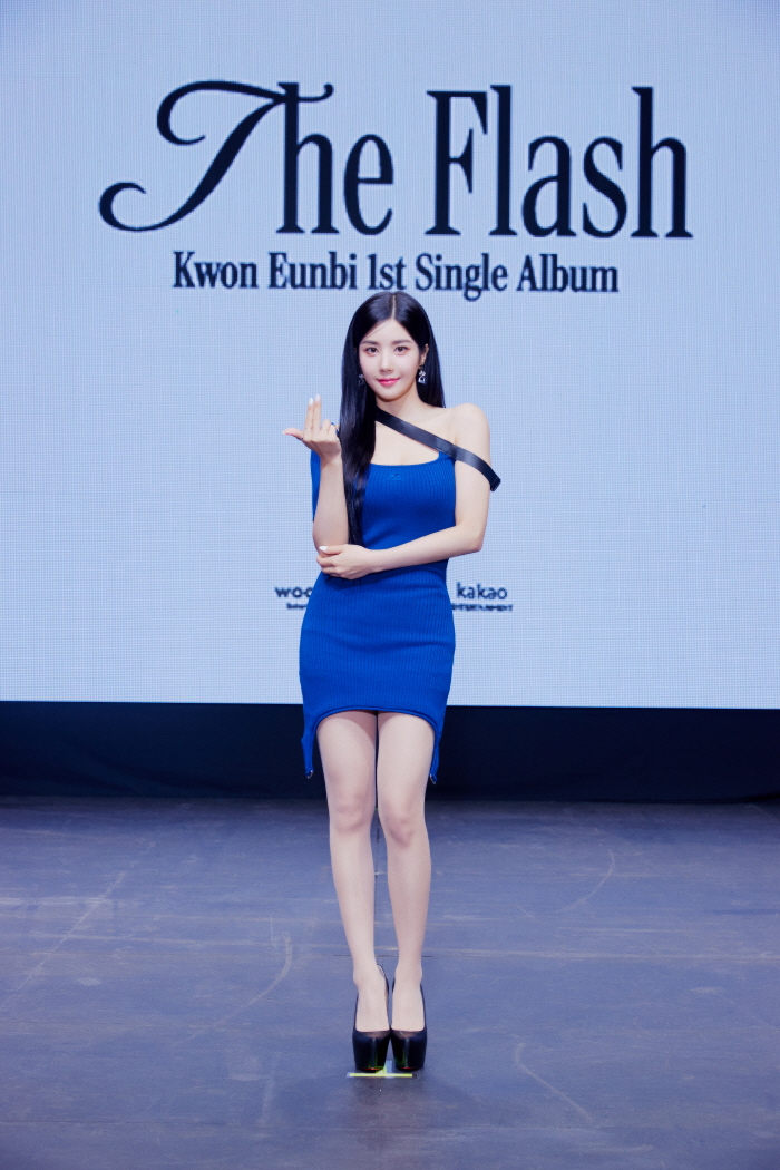 [SC현장] "올라운더 서머퀸"…권은비, 워터밤 찢고 핫 컴백(종합)