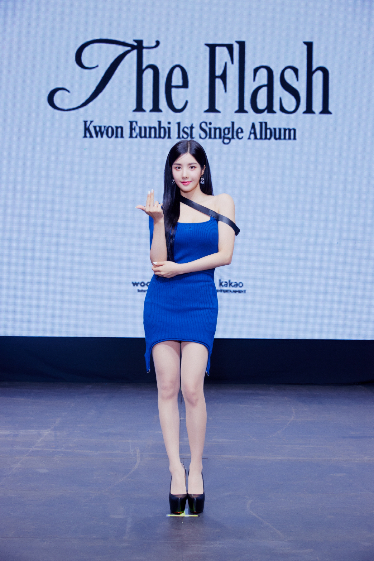 [SC현장] "올라운더 서머퀸"…권은비, 워터밤 찢고 핫 컴백(종합)