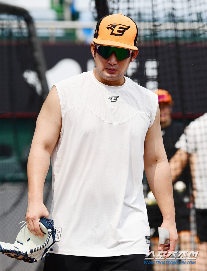 '곧 돌아옵니다' 최재훈 '손에 붕대 감고도 장타 펑펑- 건재함 과시'
