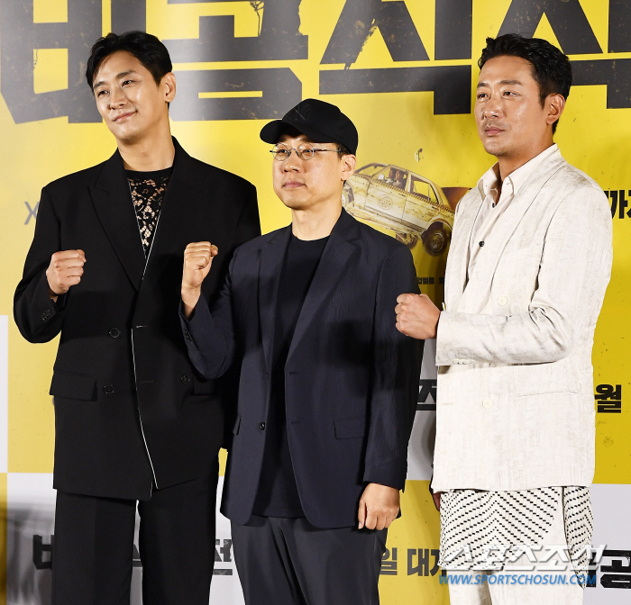 [공식] '비공식작전' 하정우X주지훈X김성훈 감독, 오늘(2일) 게릴라 …