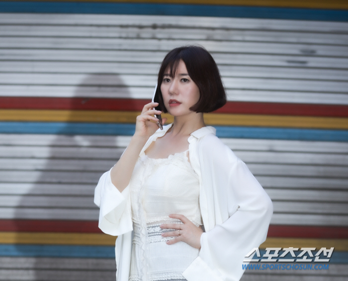 이새벽, 공감백배 '핸드폰이 어딨나?' 발표…트로트계 '히트곡 제조기' …