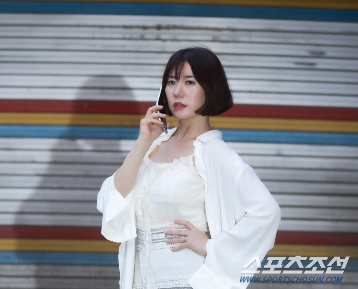 이새벽, 공감백배 '핸드폰이 어딨나?' 발표…트로트계 '히트곡 제조기' …