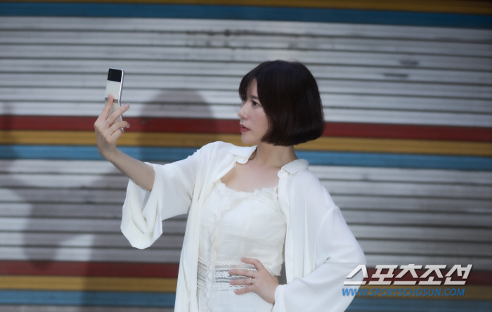 이새벽, 공감백배 '핸드폰이 어딨나?' 발표…트로트계 '히트곡 제조기' …