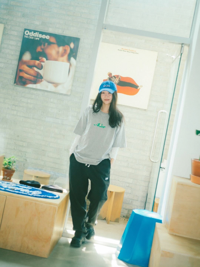 "네일도 소화하는 남자" BTS 뷔, 솔로앨범 발표 앞두고 커지는 기대 …