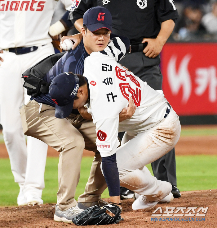 "오늘도 출격 가능!" '손아섭 타구에 다리 강타' 구승민, 감독도 놀란…