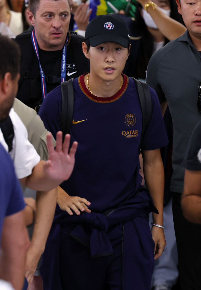 '모자 쓴 대장' 이강인 선봉→'찐친' 네이마르까지 PSG 부산 상륙 '…