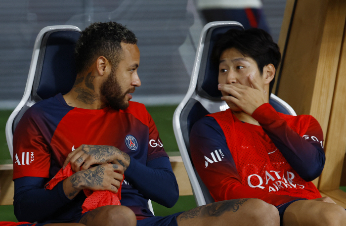 '모자 쓴 대장' 이강인 선봉→'찐친' 네이마르까지 PSG 부산 상륙 '…