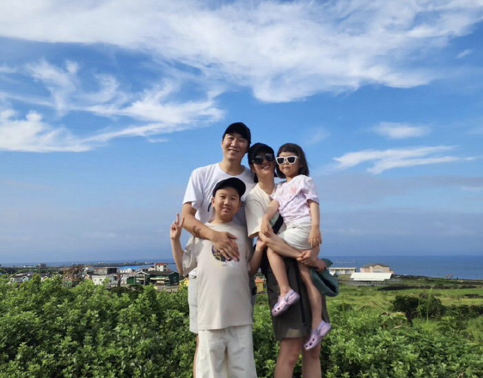 "성격상 안 맞을 텐데" 장윤정도 SNS 시작…훌쩍 큰 아들·딸과 '훈훈…