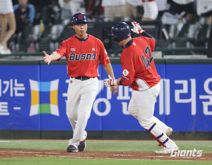 정보근 결승 투런포→롯데 4연패 탈출! '탈KBO급' 페디 무너뜨렸다…N…