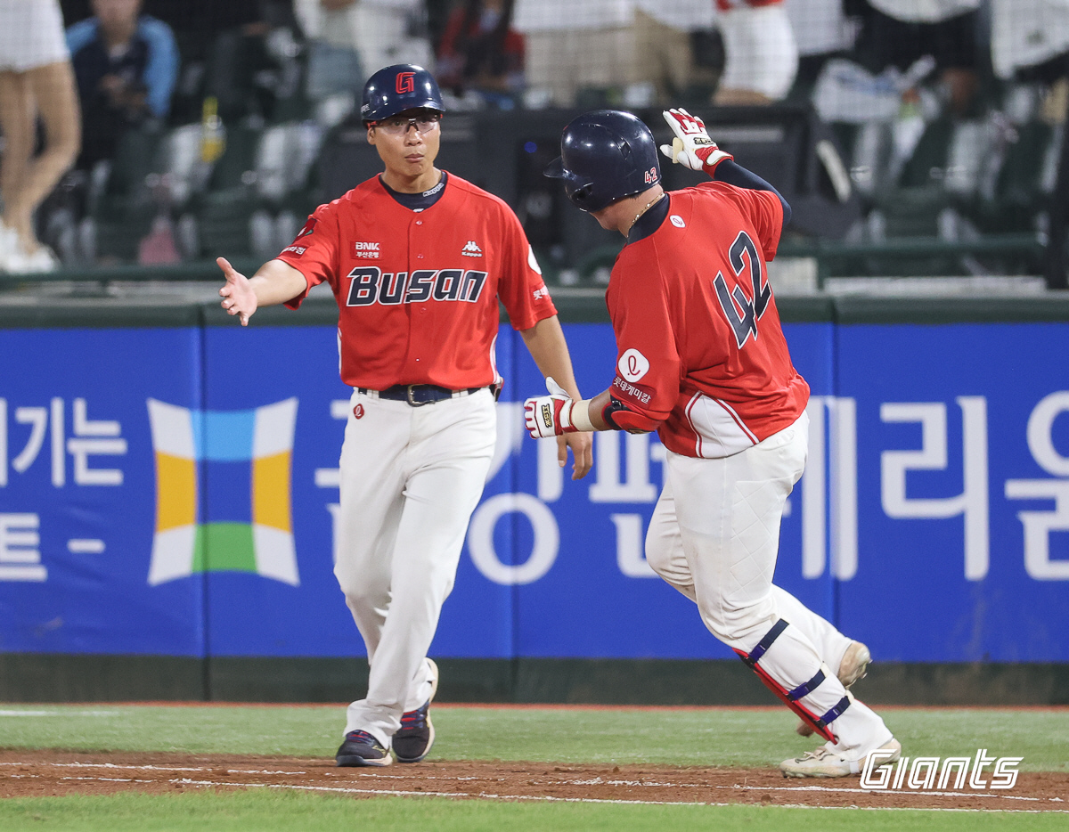 정보근 결승 투런포→롯데 4연패 탈출! '탈KBO급' 페디 무너뜨렸다…N…