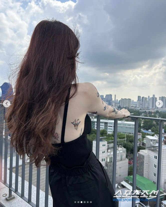 한소희, 비오는데 길바닥에 벌러덩~'나락도 락이다'