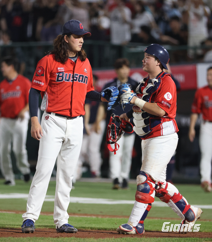 '손승락 넘었다' 장발마무리가 쓴 롯데 구단 새 역사…"오랫동안 팀 승리…