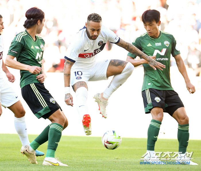 [PSG-전북전]전반 45분 요약하면 '네이마르'…화려한 퍼포먼스+선제골…