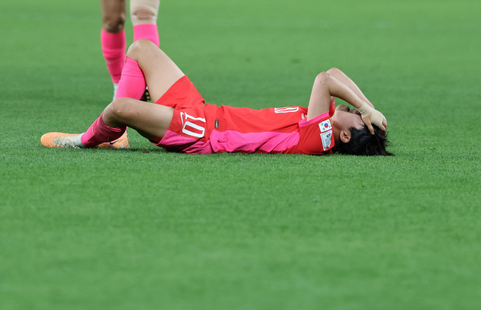 우승후보 獨과 비긴 지소연"한국인은 투혼!이렇게 끝내고싶지 않았다"[女월…