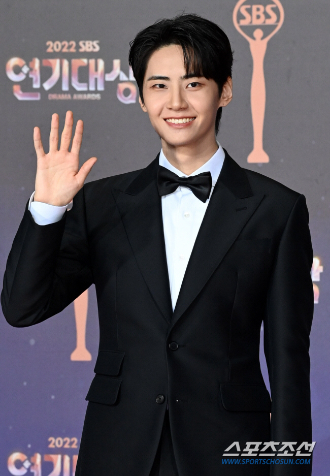 [SC이슈] "여러분 속지마세요" 김선호→하정우도 당했다…'★ SNS 사…