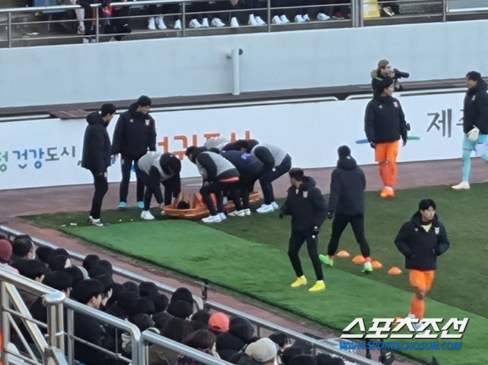 "애들아 주장 왔다" 5달만에 제주로 돌아온 '든든한 리더' 최영준, 반…