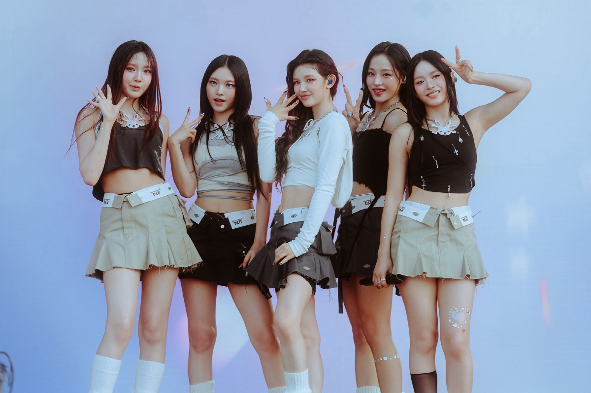 뉴진스, 美 '롤라팔루자' 무대 찢었다! '7만명 열광 떼창까지'