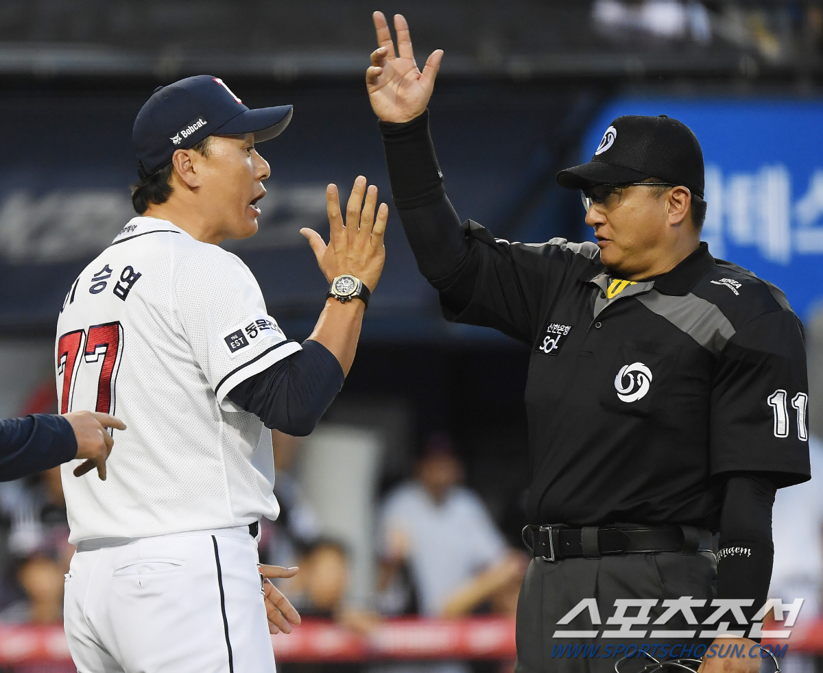 "S존 항의? 필요했다" 꼬리무는 심판 불신…사령탑이 더그아웃 박차고 나…