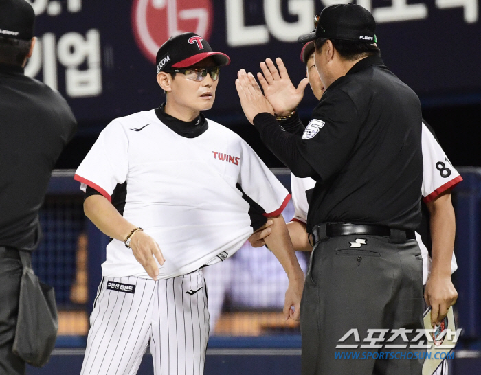 "S존 항의? 필요했다" 꼬리무는 심판 불신…사령탑이 더그아웃 박차고 나…