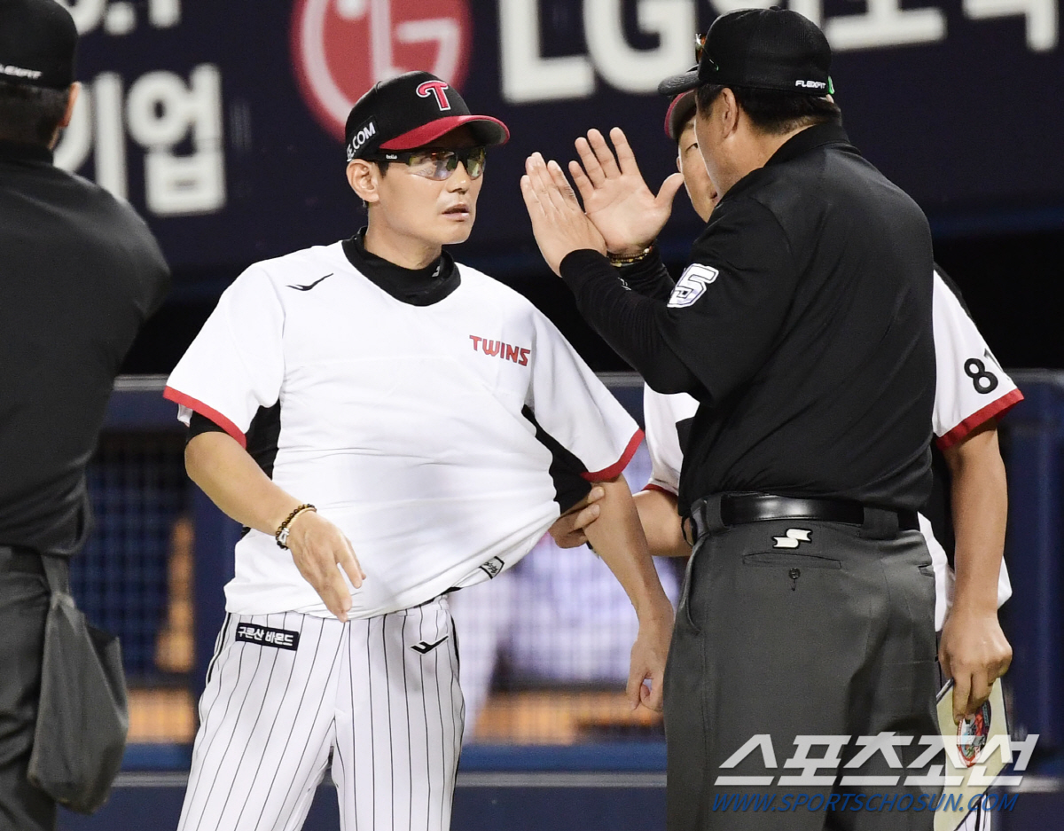 "S존 항의? 필요했다" 꼬리무는 심판 불신…사령탑이 더그아웃 박차고 나…