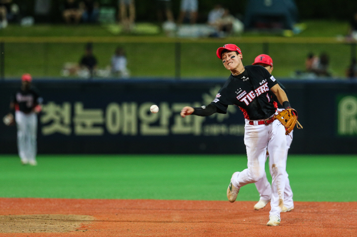 "찬스메이킹에 집중" 가공할 KIA 타선, 출발은 공포의 9번타자부터… …