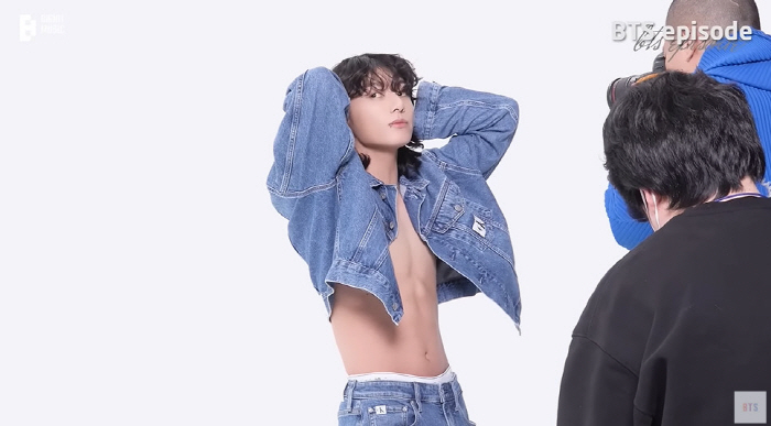 BTS 정국, 파격 타투+선명한 복근 "27살에 노출 촬영...체지방 더…