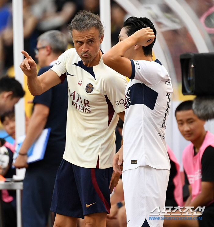 '충격 엔리케 사임 고려' PSG 이강인, 데뷔 하기도 전에 감독 바뀌나