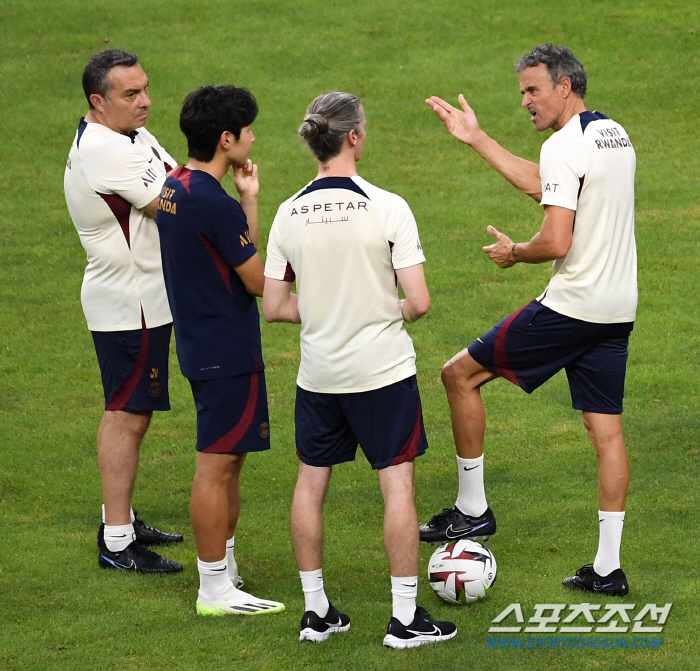 '충격 엔리케 사임 고려' PSG 이강인, 데뷔 하기도 전에 감독 바뀌나