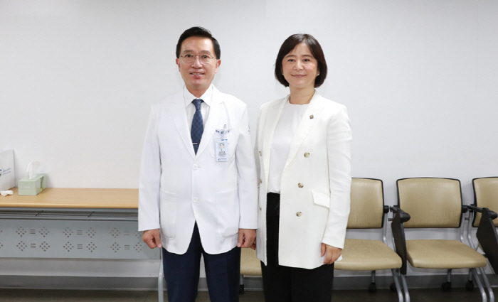 가천대 길병원, 해외 감사장 이어져…이길여 회장 '박애·봉사' 정신 실천