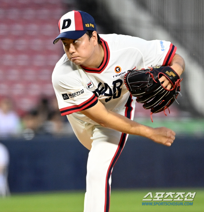 10개월만 복귀→필승조→추격조→1군 말소…국민타자의 당부 "이영하 텐션↓…
