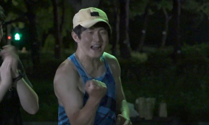 기안84, "멋을 버릴 수 없다"더니 '깔맞춤' 마라톤 패션 '충격'  …