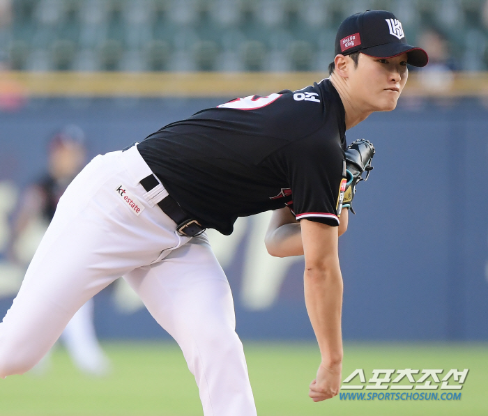 황재균 결승포! 패배를 모르는 '강철매직'…KT, 두산 잡고 391일만의…