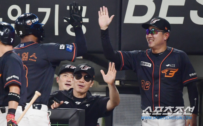 '베이스 밟는 것도  깜빡~'오랜만에 손맛 본 윌리엄스 '반등 신호탄 될…