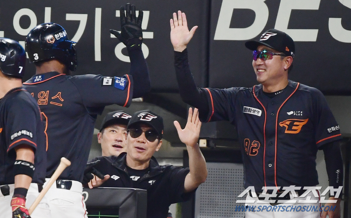 '베이스 밟는 것도  깜빡~'오랜만에 손맛 본 윌리엄스 '반등 신호탄 될…