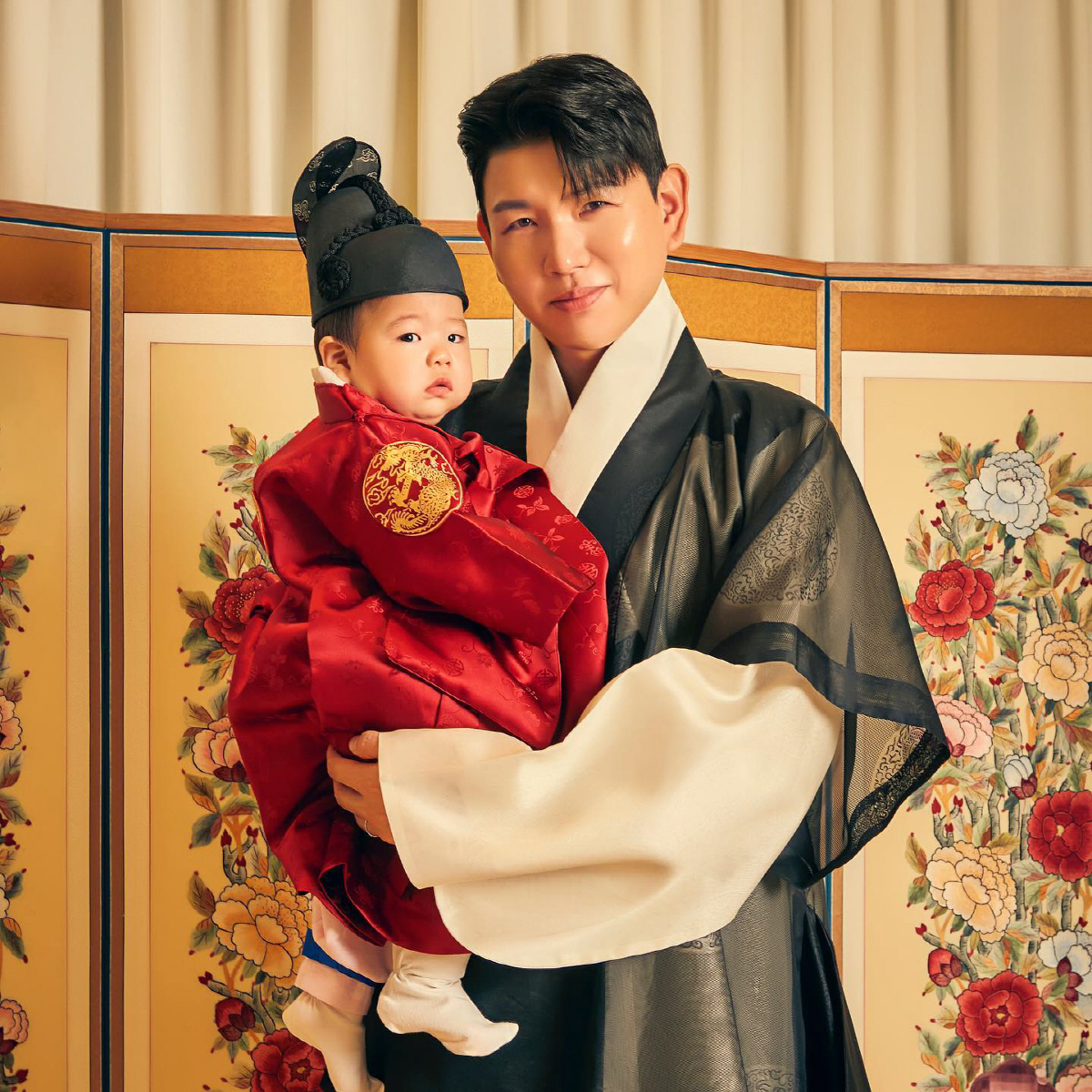 제이쓴♥홍현희, 子 첫돌 기념 가족사진..곤룡포까지 완벽 소화
