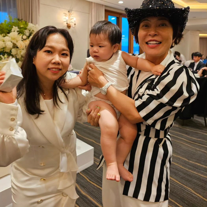 이효리, 홍현희♥제이쓴 子 돌잔치 참석..조혜련 축가까지 '역대급 텐션'