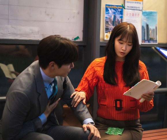 종영 D-1 '킹더랜드' 이준호♥임윤아, 비하인드도 '알콩달콩'