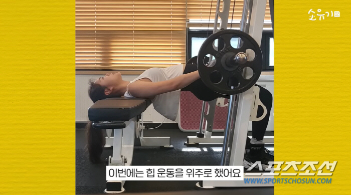 '95㎝' 힙 사이즈 소유, 손바닥 보다 작은 비키니로 가려질까?