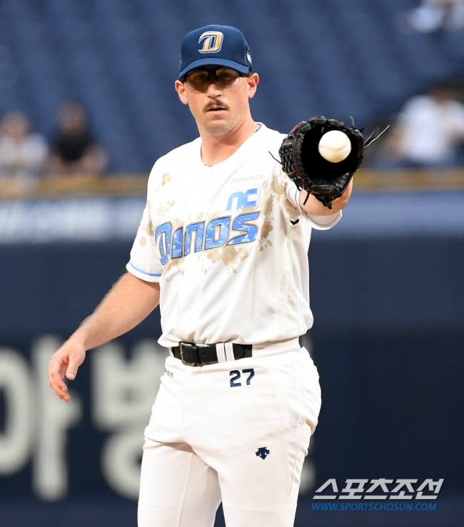 창단 첫 통합 우승 에이스에게 "KBO 이야기 들었다"…5강 경쟁 '승부…