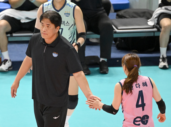 6회 결승→4회 우승…컵대회 명장 완벽 인증 "감독상 만들어야 하는 거 …