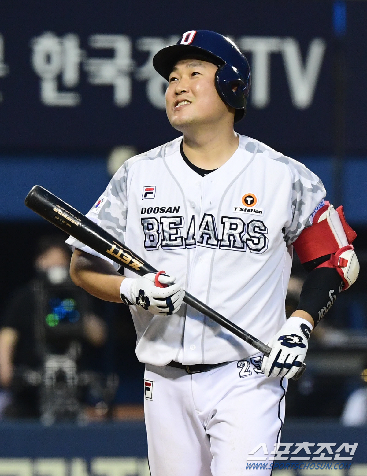 "옆구리쪽이 좋지 않다" 두산 공수 핵심 선발 제외…김재환 4번 복귀[잠…
