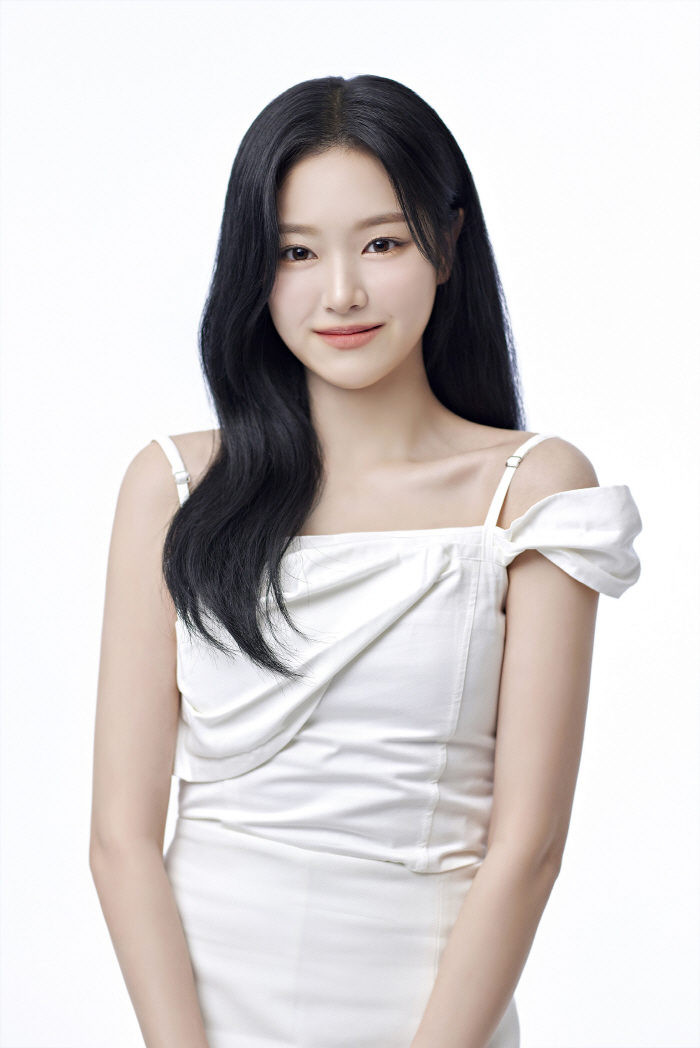 키움, 8일 롯데전 걸그룹 '루셈블' 현진 시구