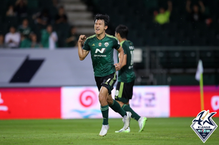[현장리뷰]'박재용 전주성 데뷔골' 전북, '무고사 복귀' 인천 2대0 …