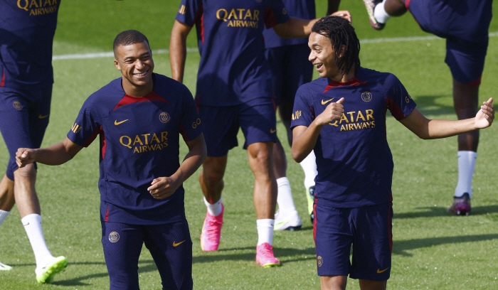 '개막 6일 남았는데' 초강경 PSG, 음바페 '방출 대상'과 훈련 배정…
