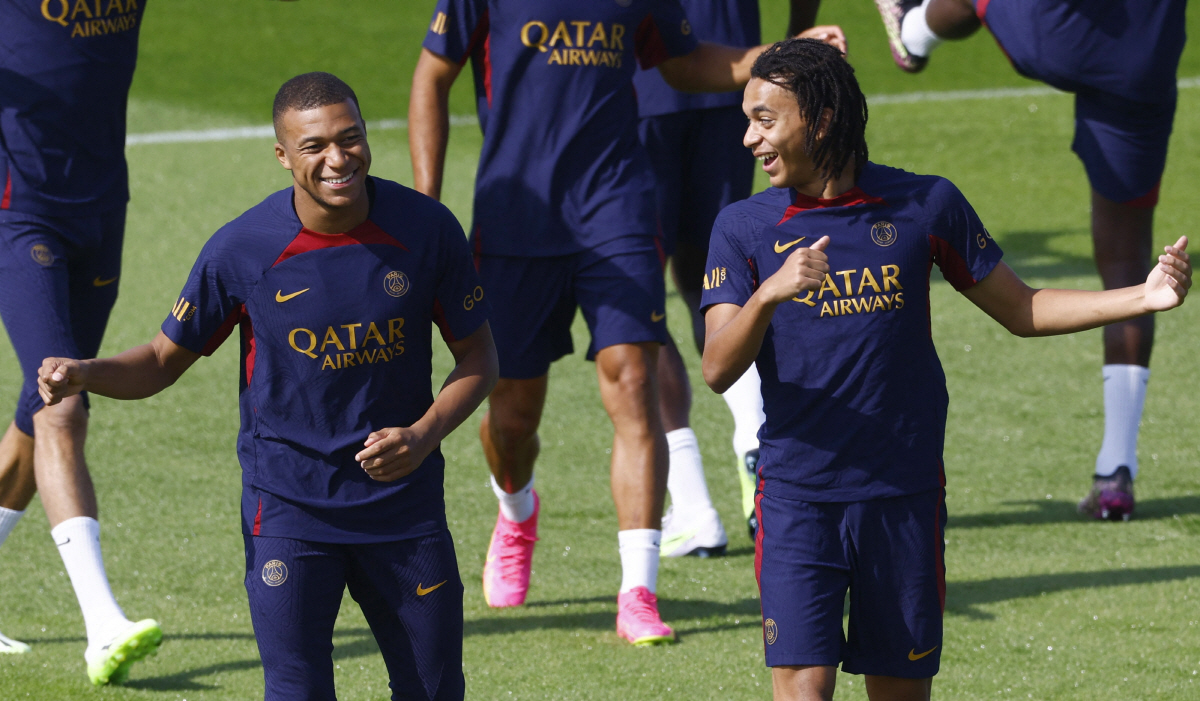 '개막 6일 남았는데' 초강경 PSG, 음바페 '방출 대상'과 훈련 배정…