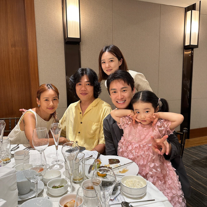"얼마나 영광인지 모르지?"…'오상진♥' 김소영, 이효리 부부와 인증샷 …
