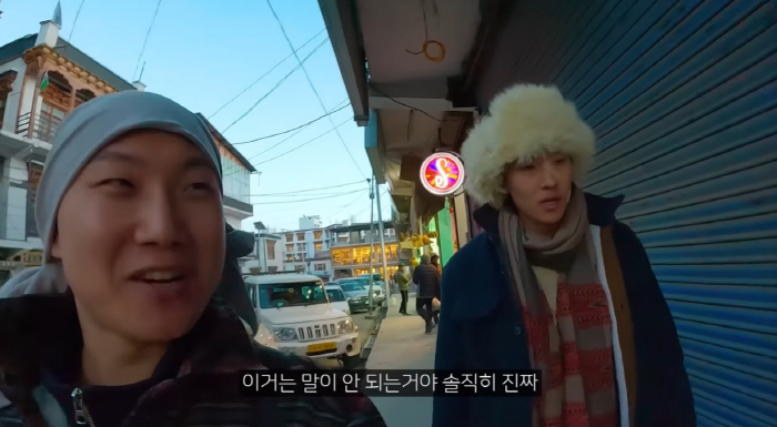 "韓보다 더해" 덱스, 인도서 폭발한 인기..걸을 때마다 '팬 사진 요청…