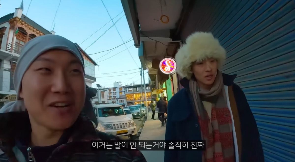 "韓보다 더해" 덱스, 인도서 폭발한 인기..걸을 때마다 '팬 사진 요청…