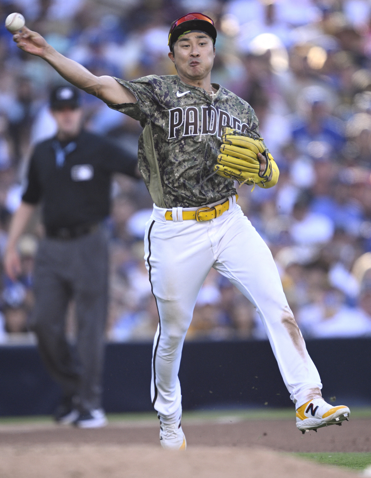 김하성 송구→최지만 포구 기념비적 장면! MLB서 韓 내야수 최초 보살·…