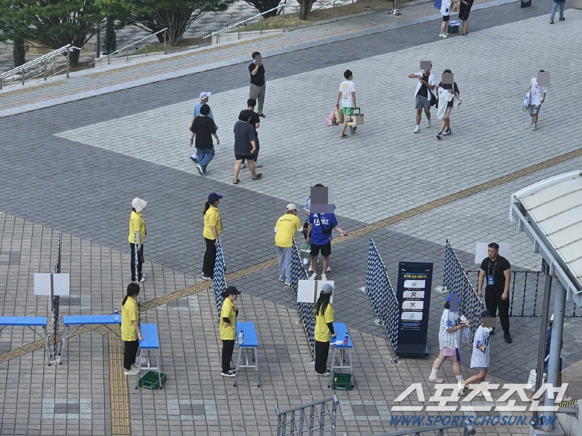 "칼부림 예고글 또 올라왔다" 야구장에 연이틀 긴장감, 금속탐지기까지 등…